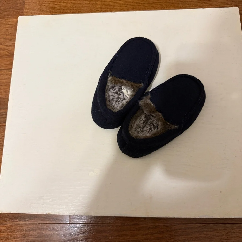 Cozy navy Slippers with Faux Fur Lining